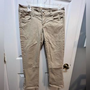 Women’s capris tan size 6